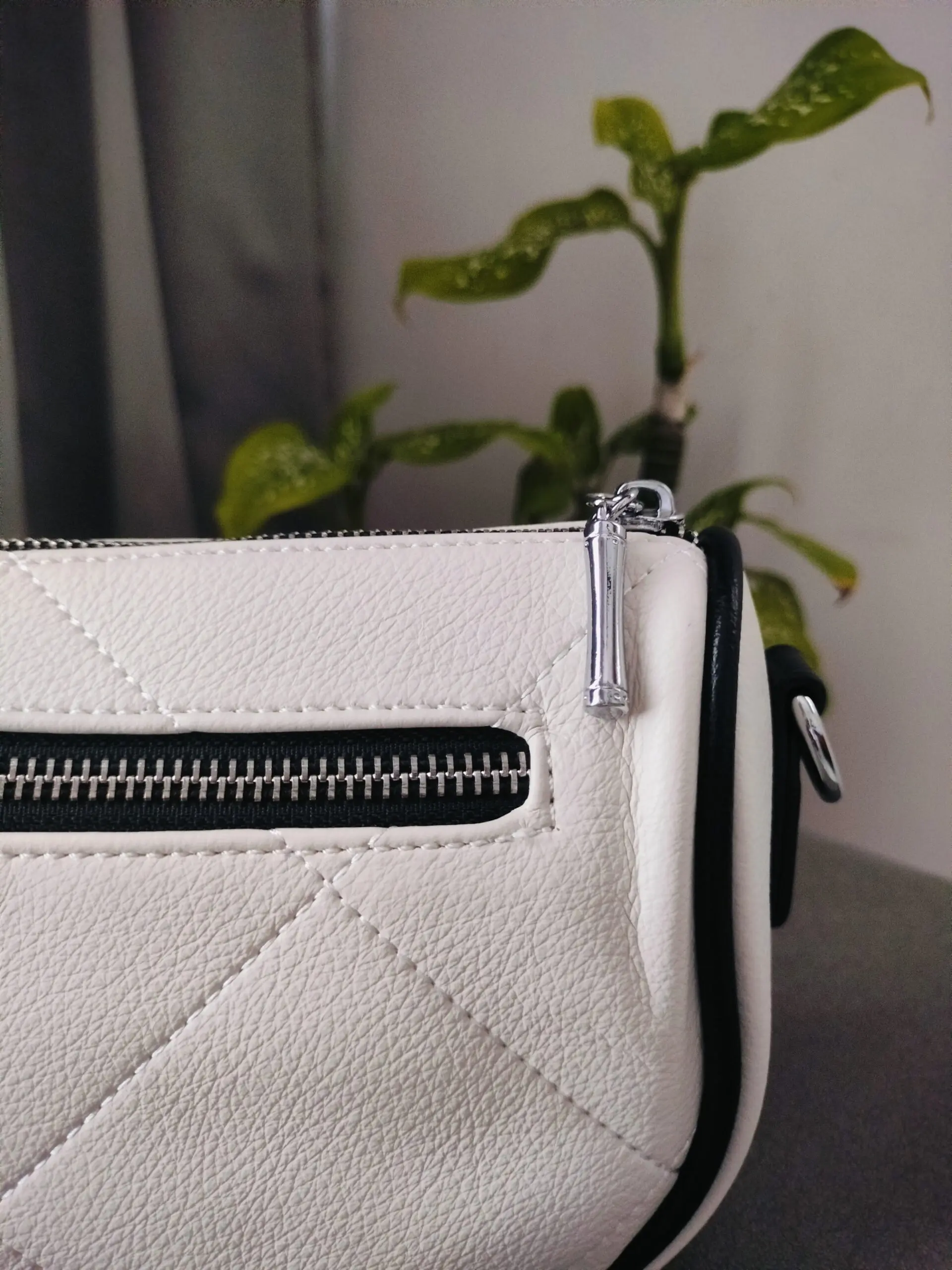 Adda Quilted White Rectangle Sling Bag - Image 3