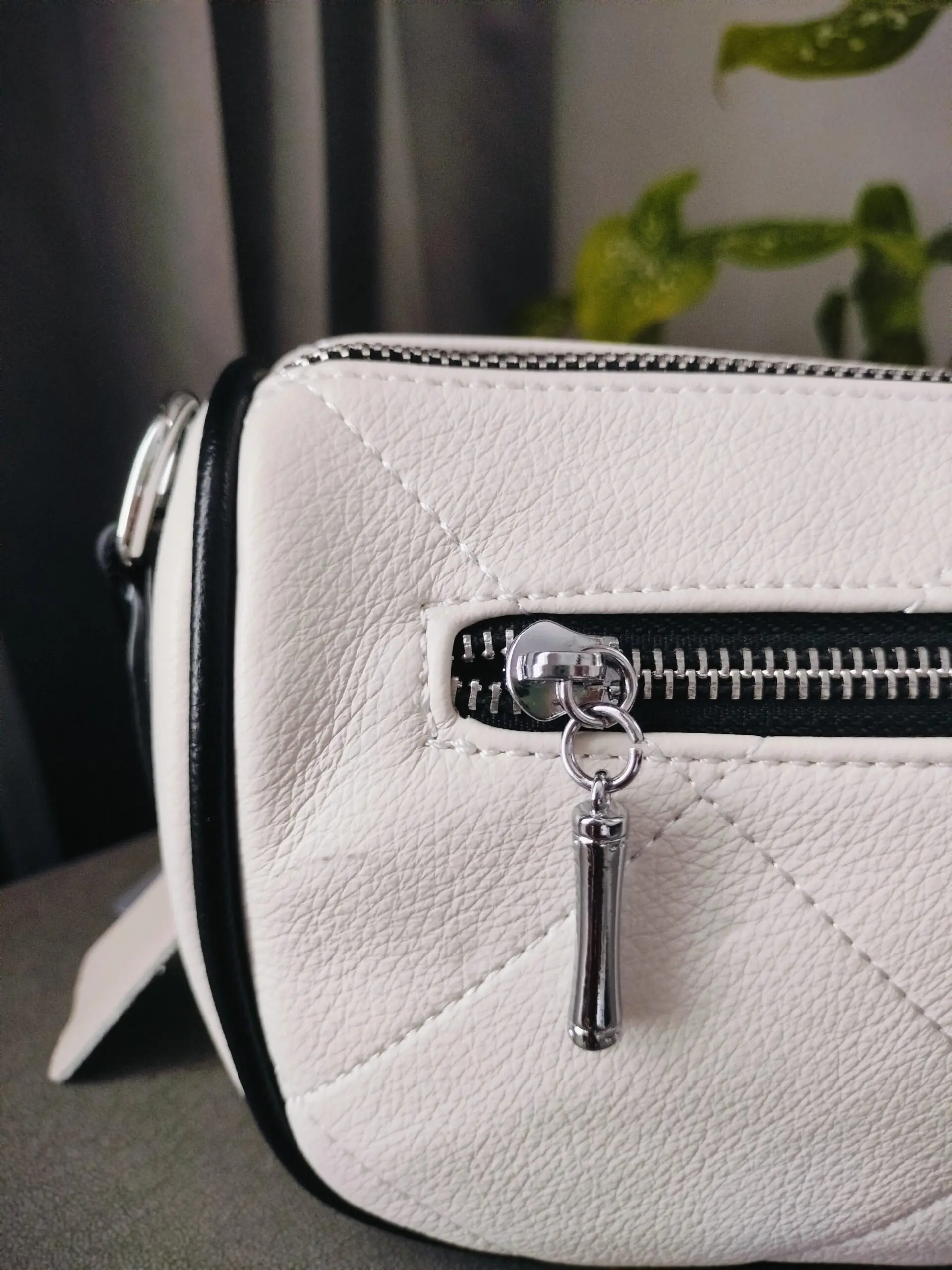 Adda Quilted White Rectangle Sling Bag - Image 4