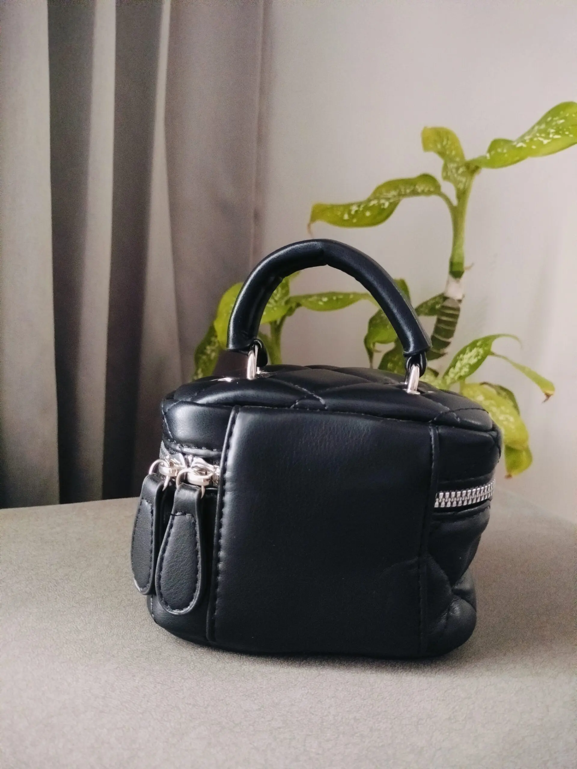 Adda Quilted Black Box Sling Bag - Image 3