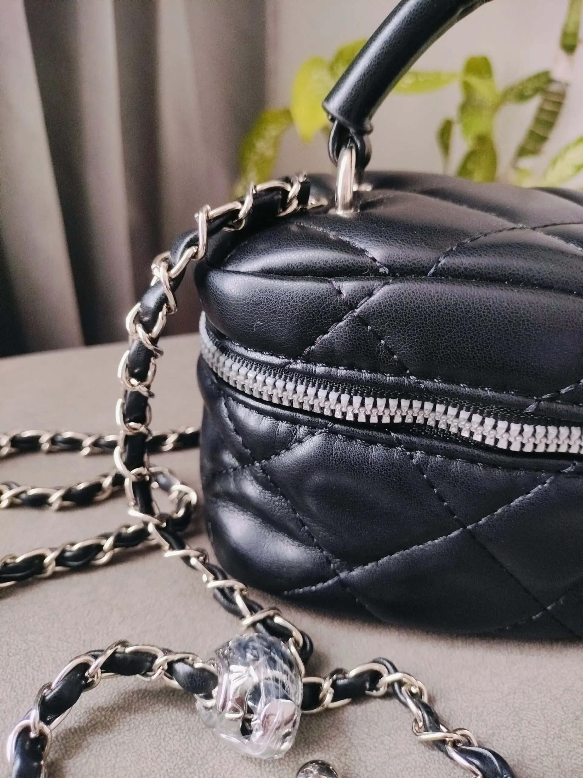 Adda Quilted Black Box Sling Bag - Image 2