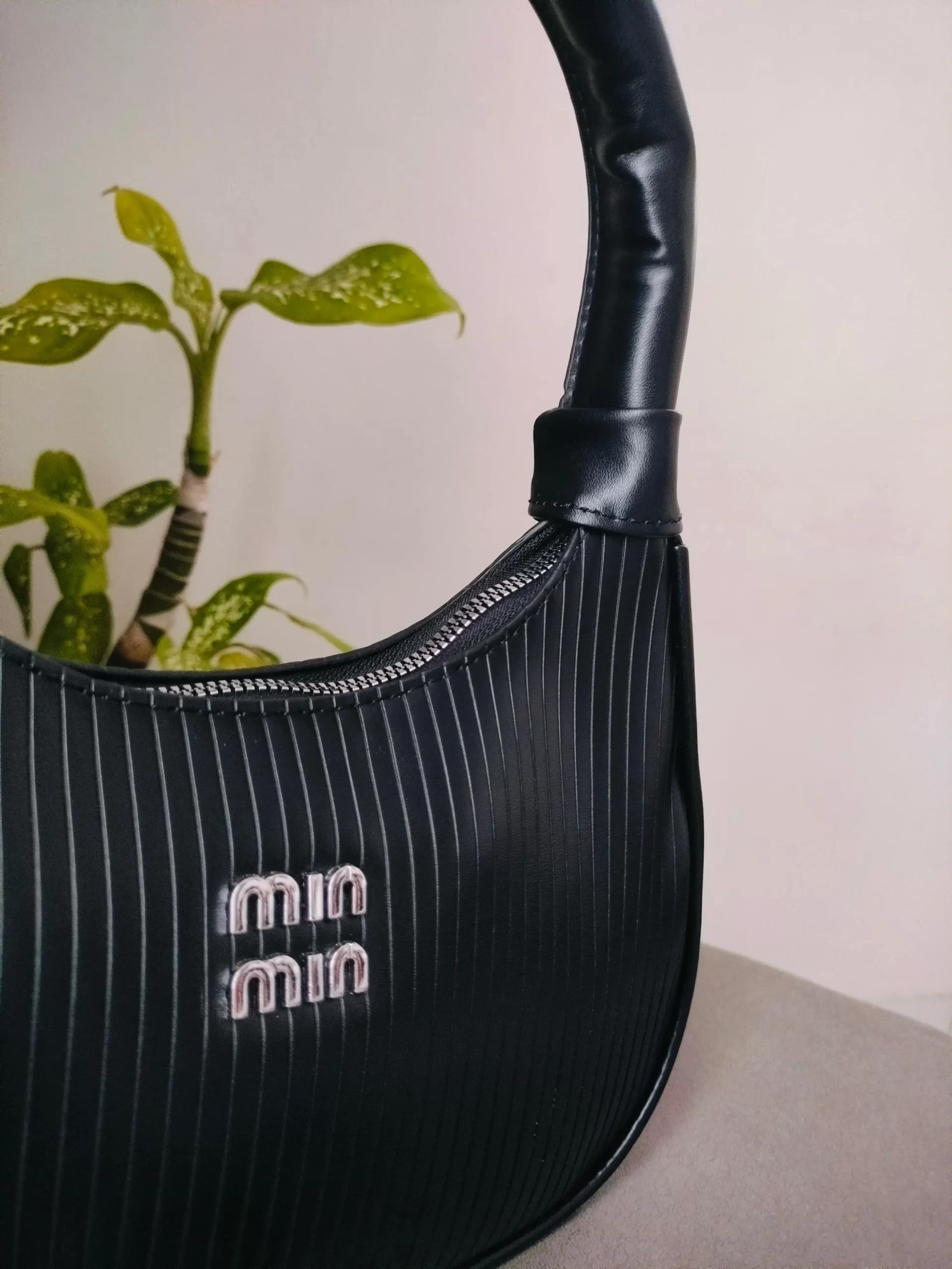 Min Min Premium Pleated PU Leather Handbag with Detachable Strap - Image 3